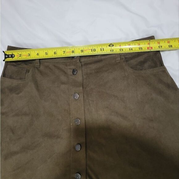 Harmony and havoc green suede skirt - Picture 6 of 7